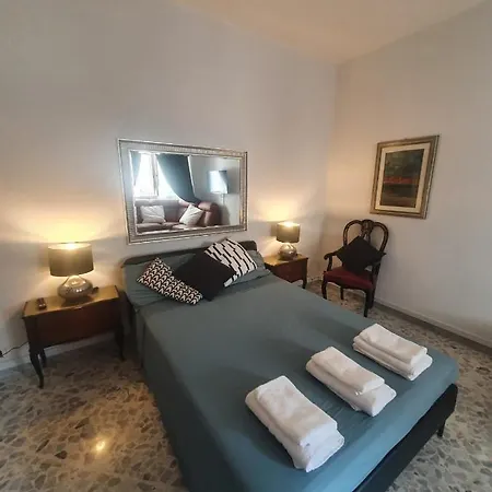 Cado Dalle Nubi 3 O 4 Posti Letto Con Bagno Privato E Doccia Idromassaggio Guest house Bari