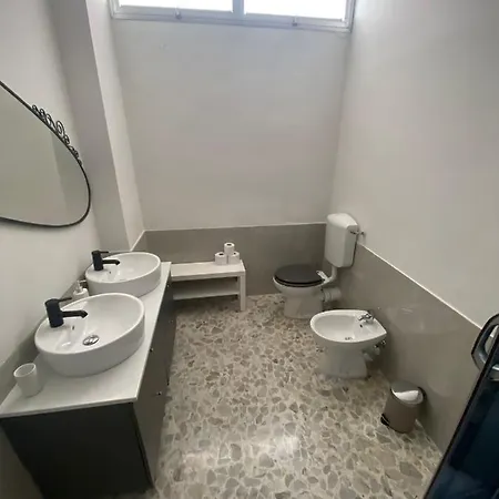 Cado Dalle Nubi 3 O 4 Posti Letto Con Bagno Privato E Doccia Idromassaggio Μπάρι